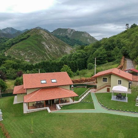 El Campo Mateo Apartamentos Onís Eksteriør billede