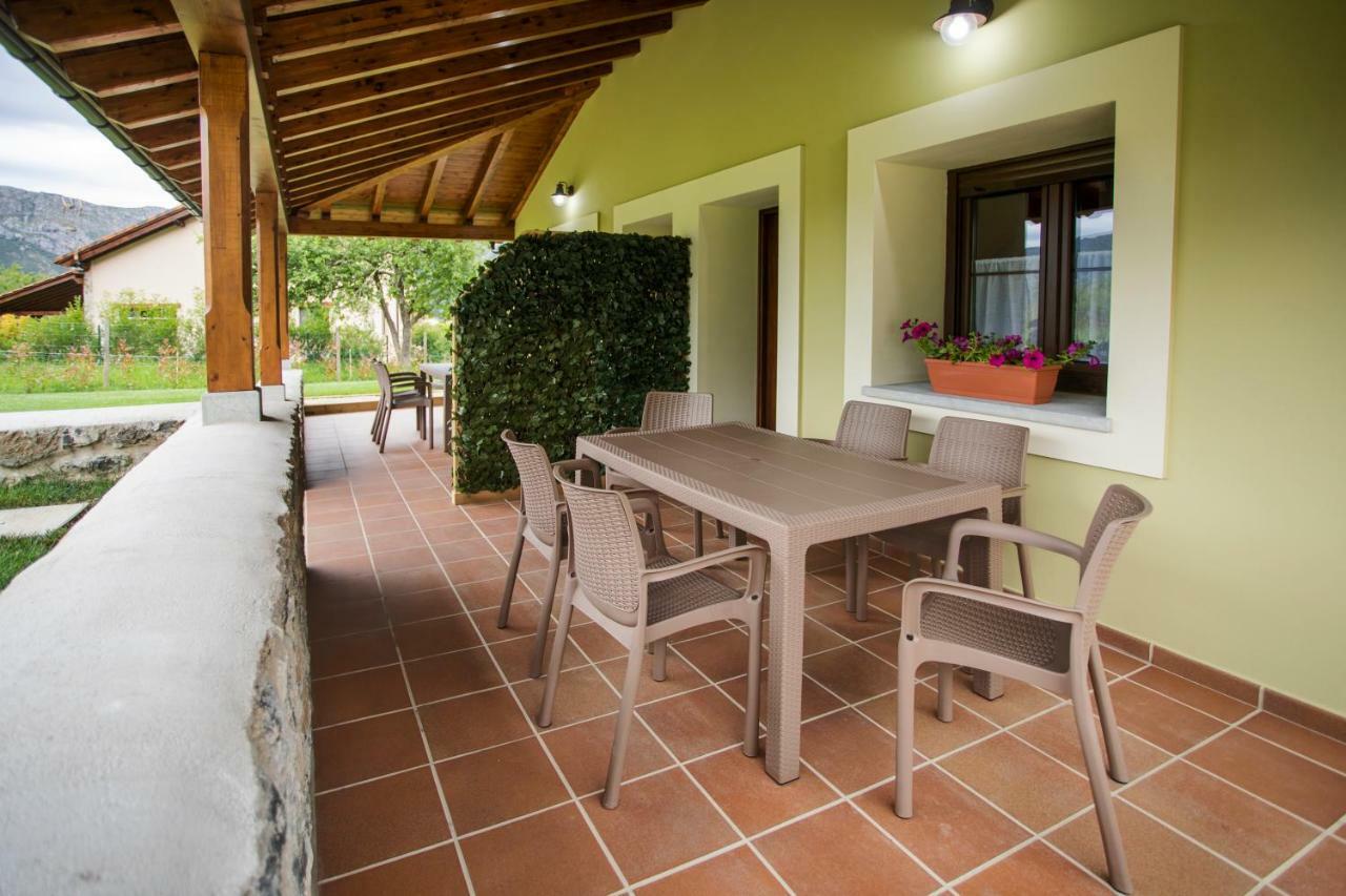 El Campo Mateo Apartamentos Onís Eksteriør billede