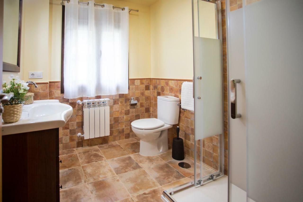 El Campo Mateo Apartamentos Onís Eksteriør billede