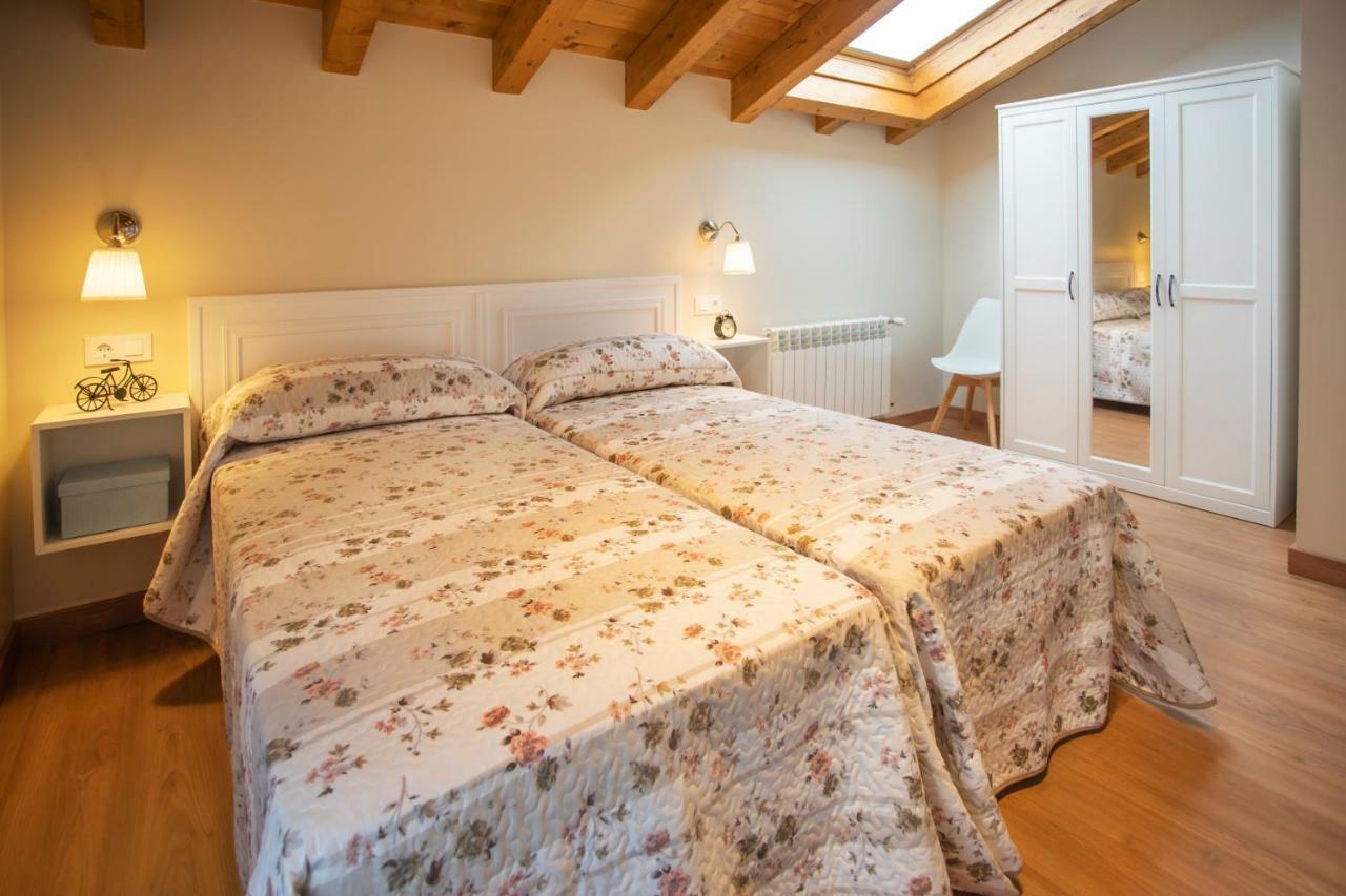 El Campo Mateo Apartamentos Onís Eksteriør billede