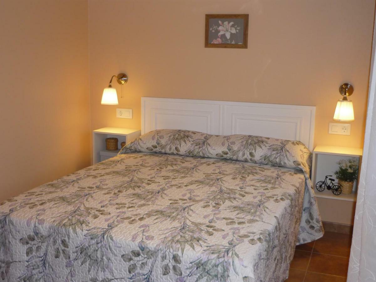 El Campo Mateo Apartamentos Onís Eksteriør billede
